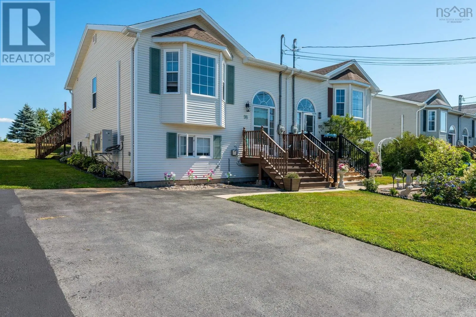 98 Vicky Crescent
