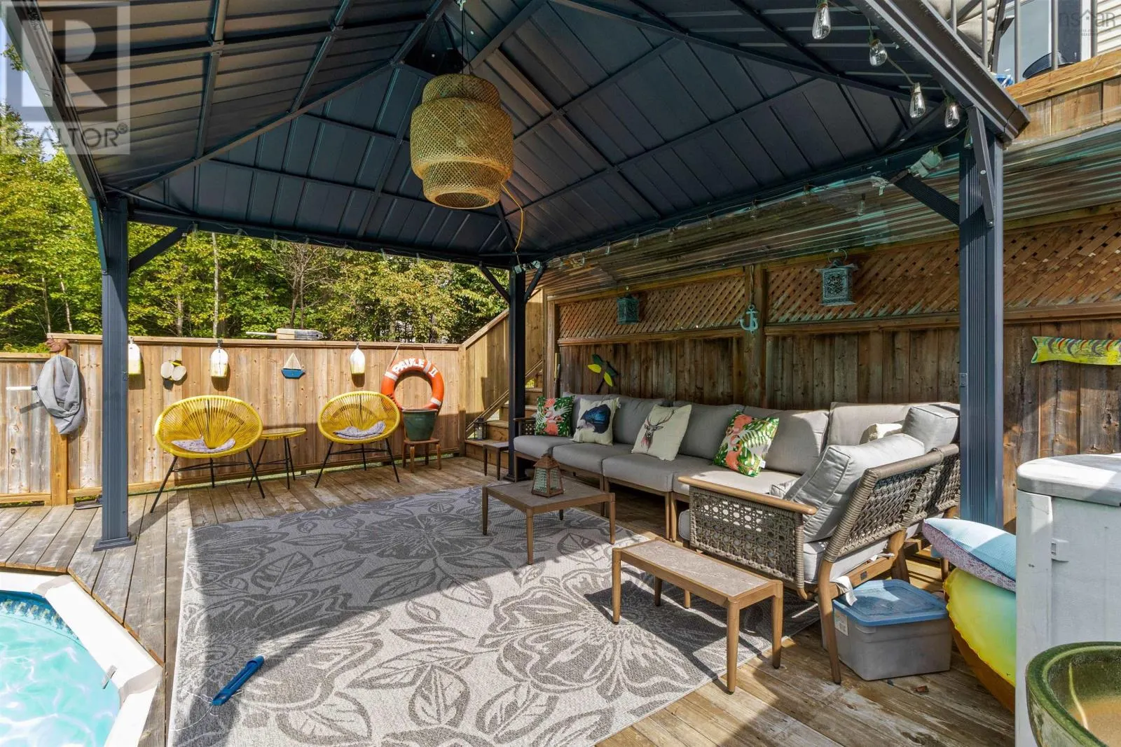 122 Honeysuckle Road