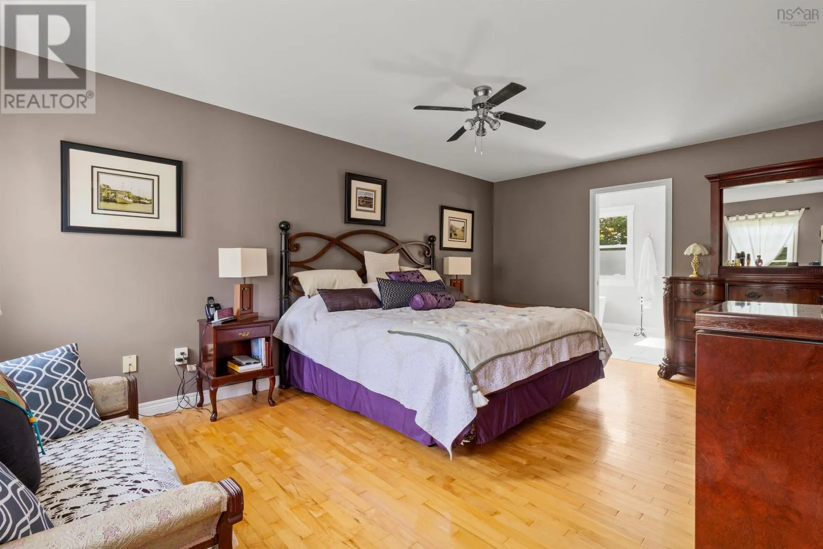122 Honeysuckle Road