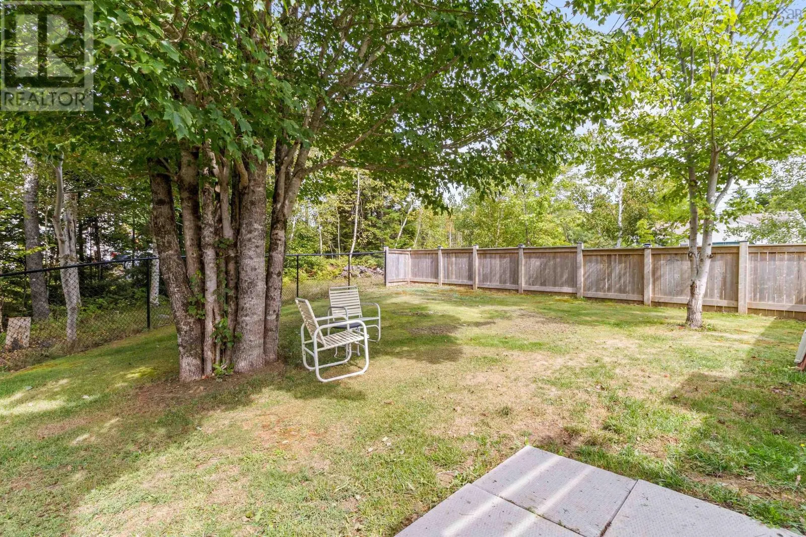 122 Honeysuckle Road