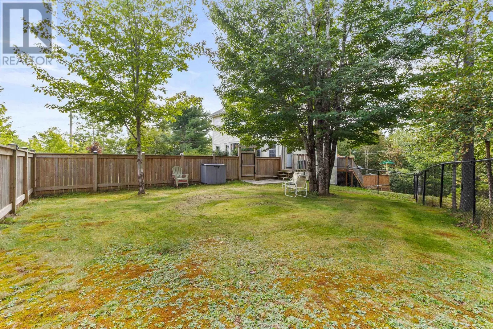 122 Honeysuckle Road