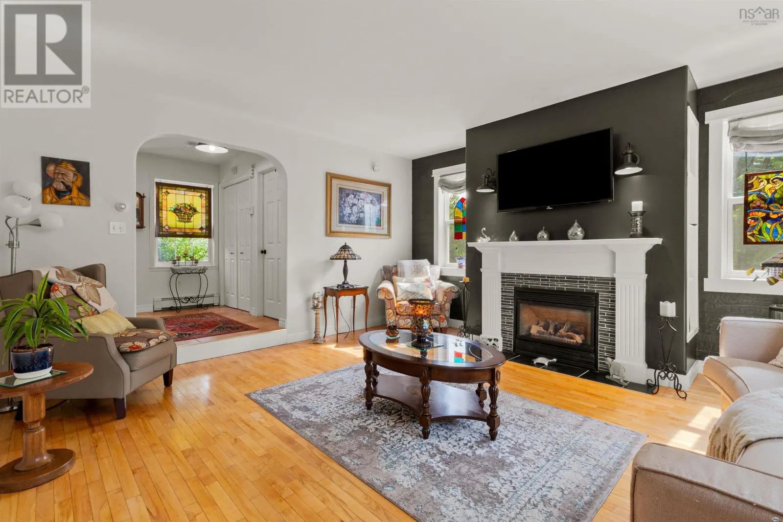 122 Honeysuckle Road