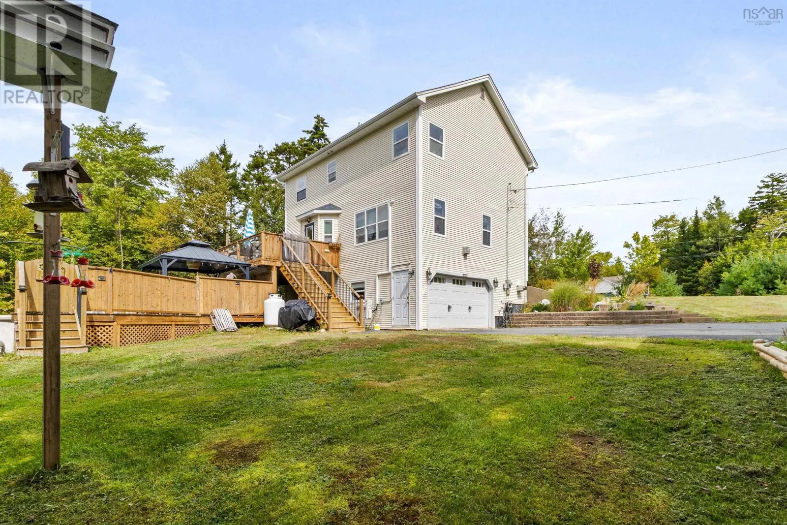122 Honeysuckle Road