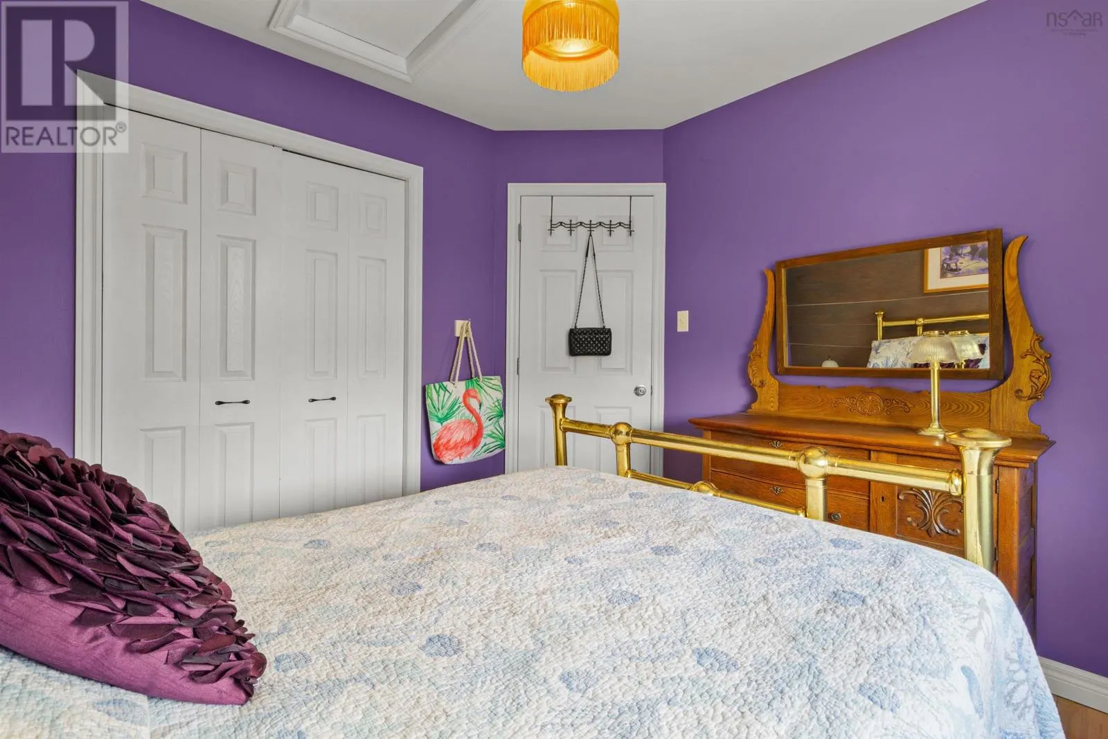 122 Honeysuckle Road