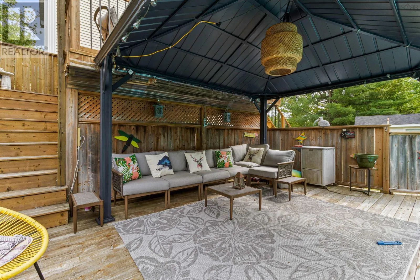 122 Honeysuckle Road