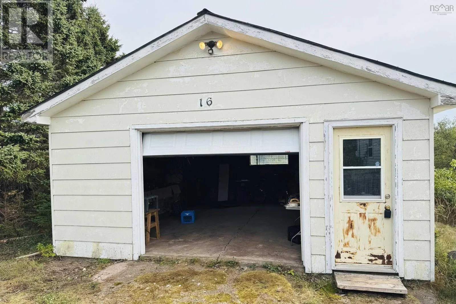 16 Maple Court