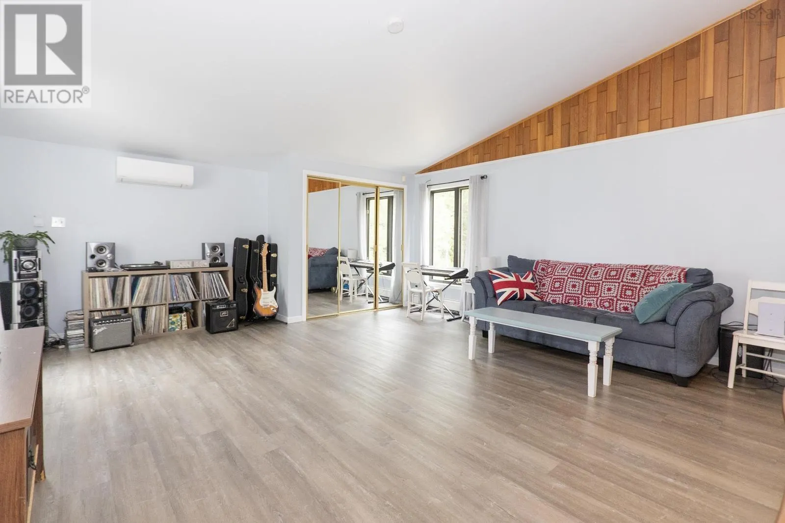 3 Shore Lane