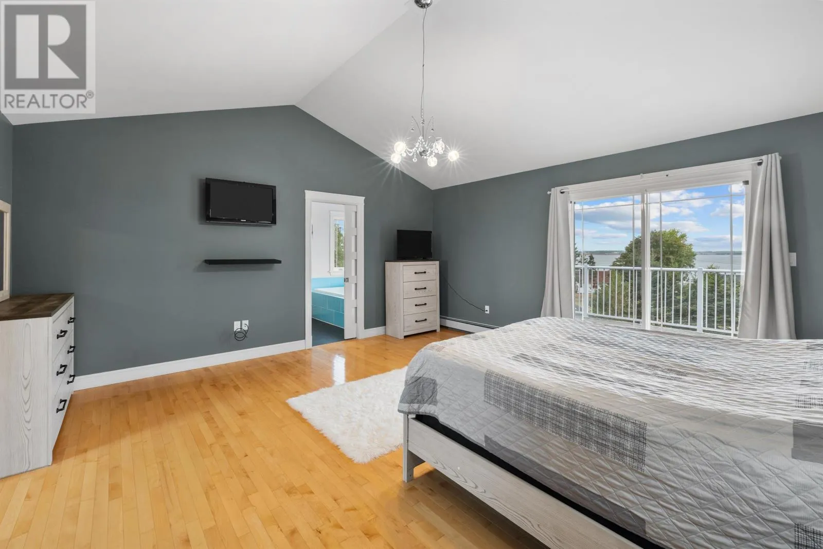 14 Fairfax Drive