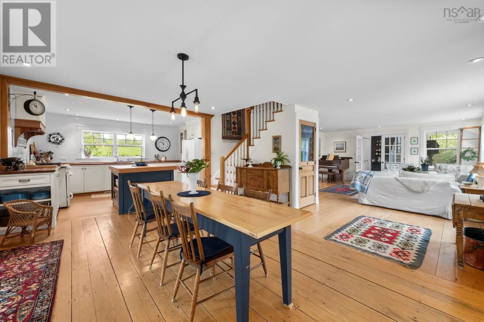 906 Woodville Road