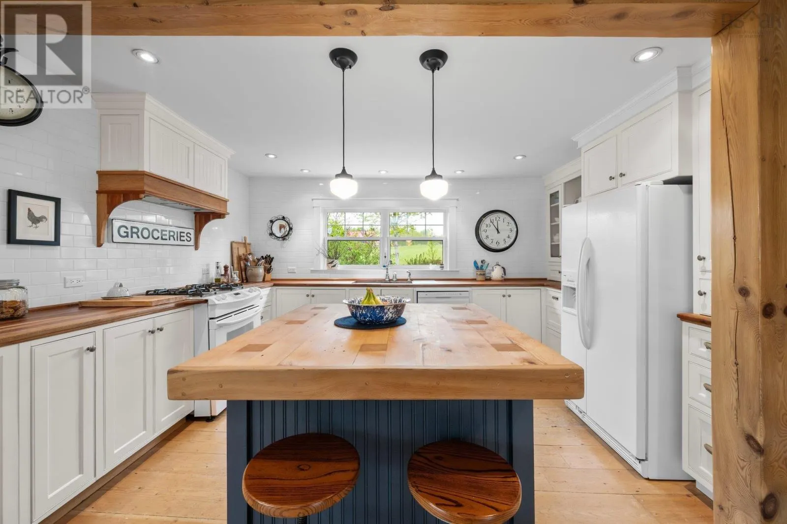 906 Woodville Road