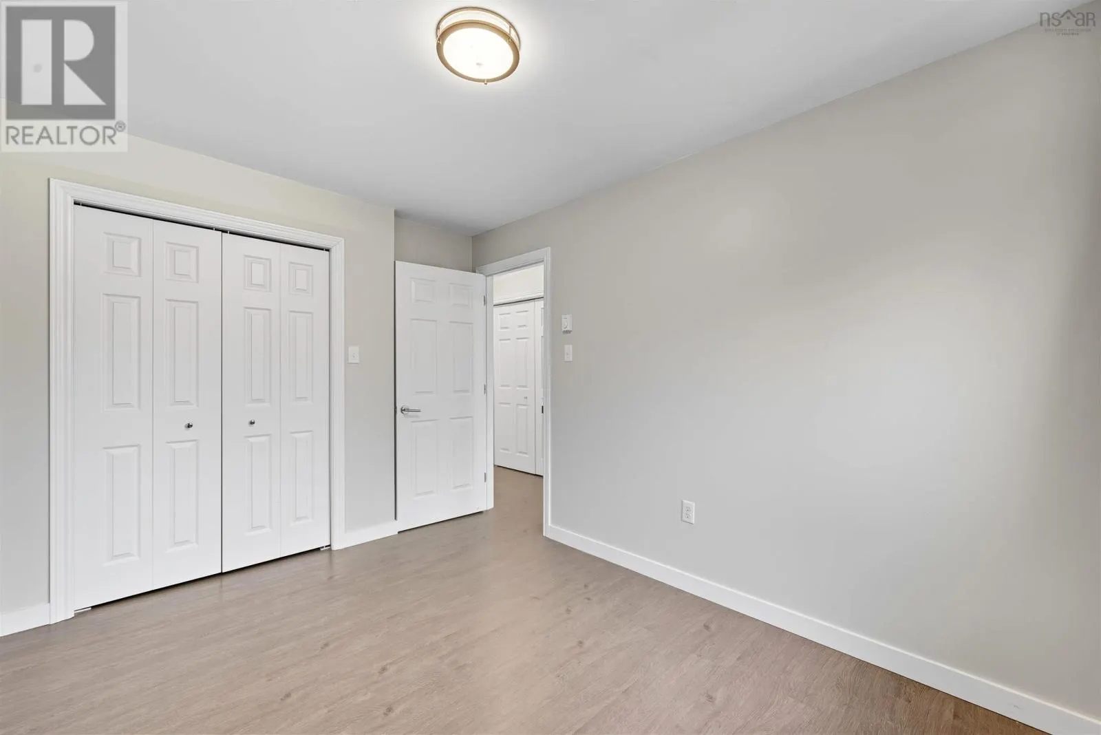 6 Forestside Crescent