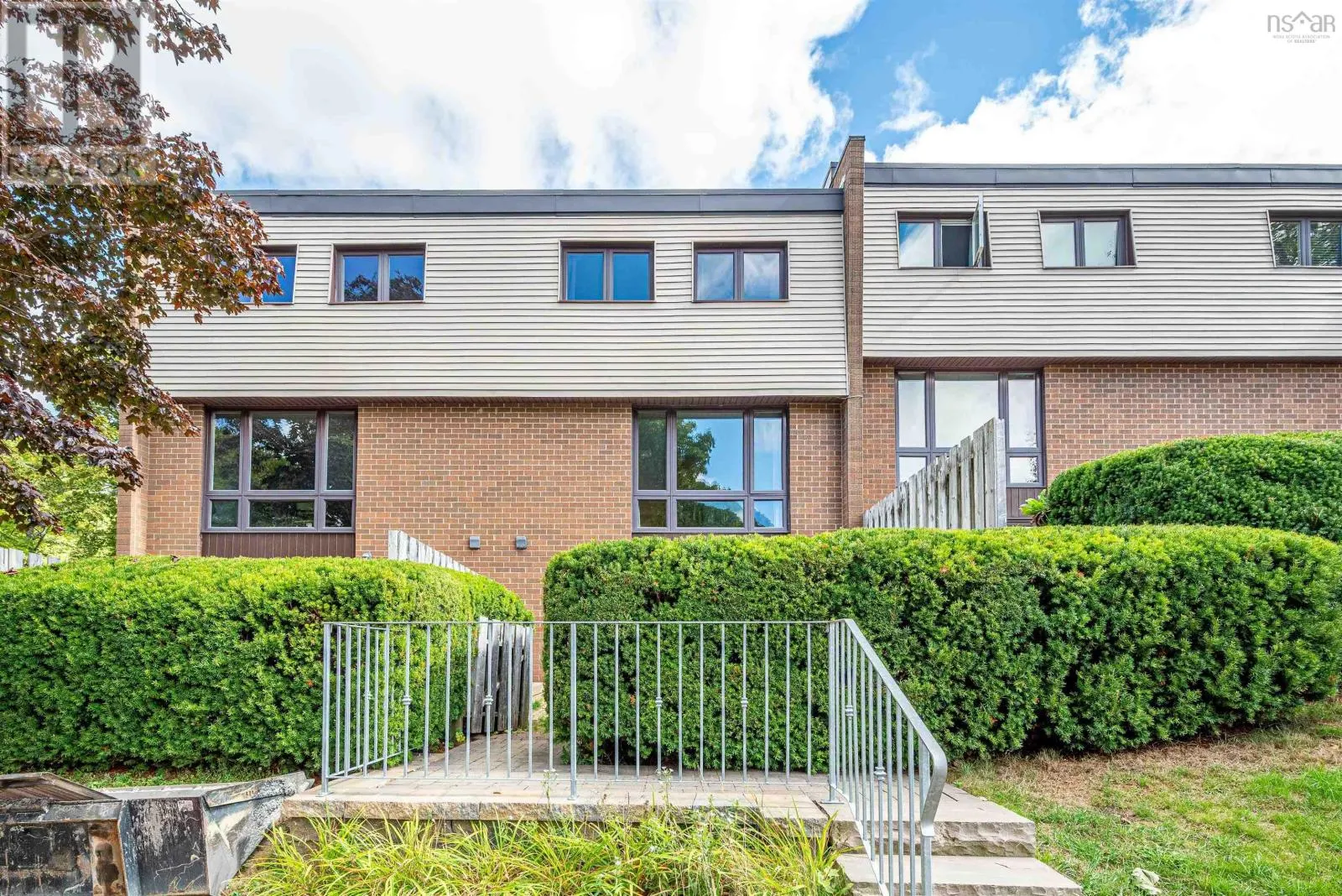 6 Forestside Crescent