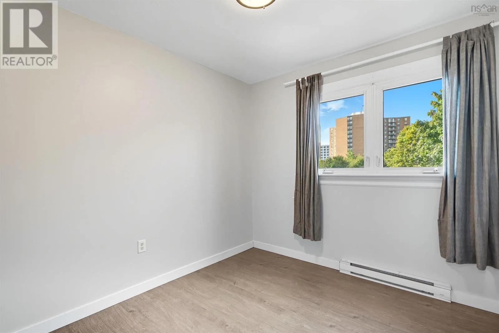 6 Forestside Crescent
