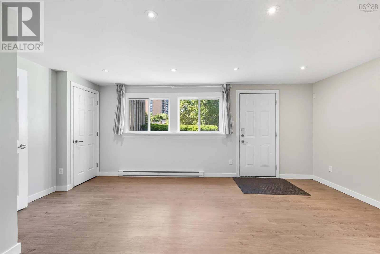 6 Forestside Crescent
