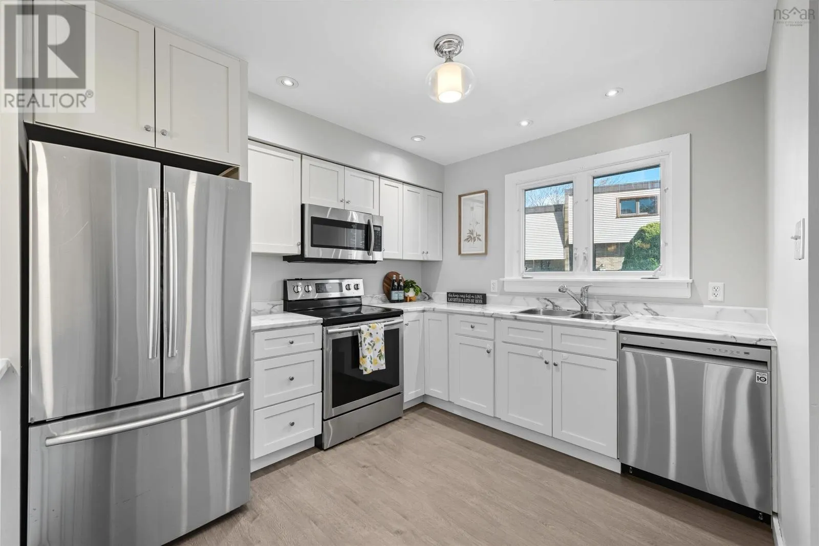6 Forestside Crescent