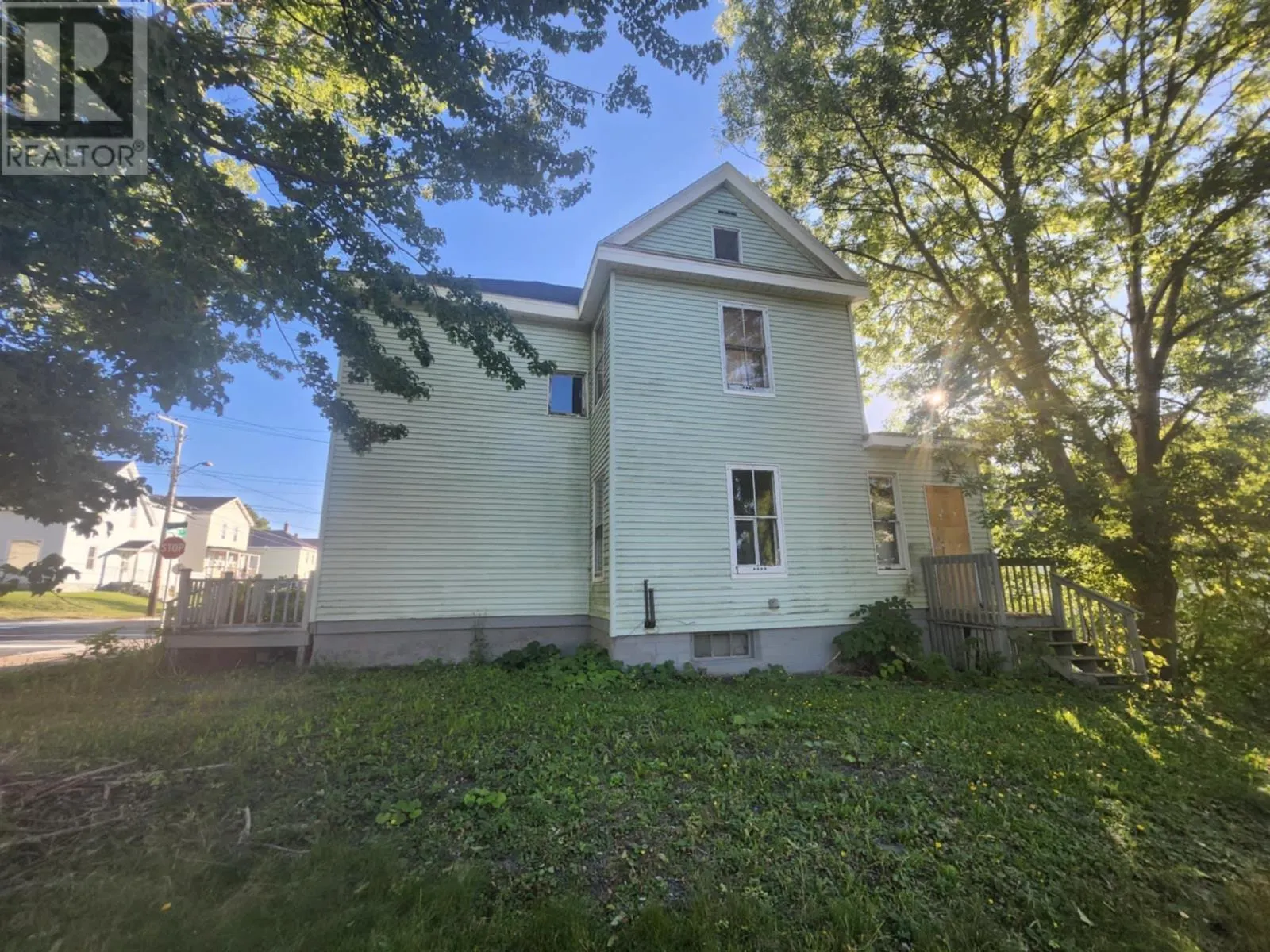 465 MacDonald Street