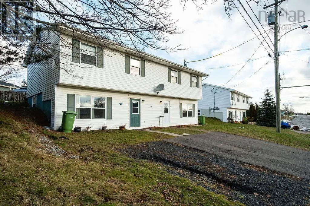 704 Queen Street