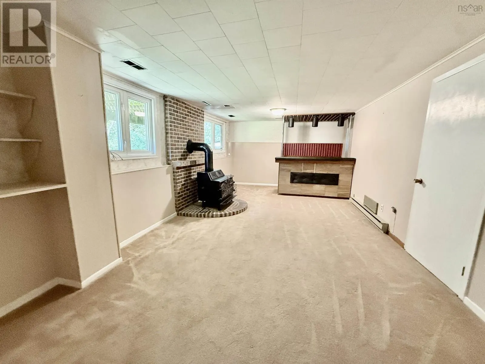 2 Laurentian Drive