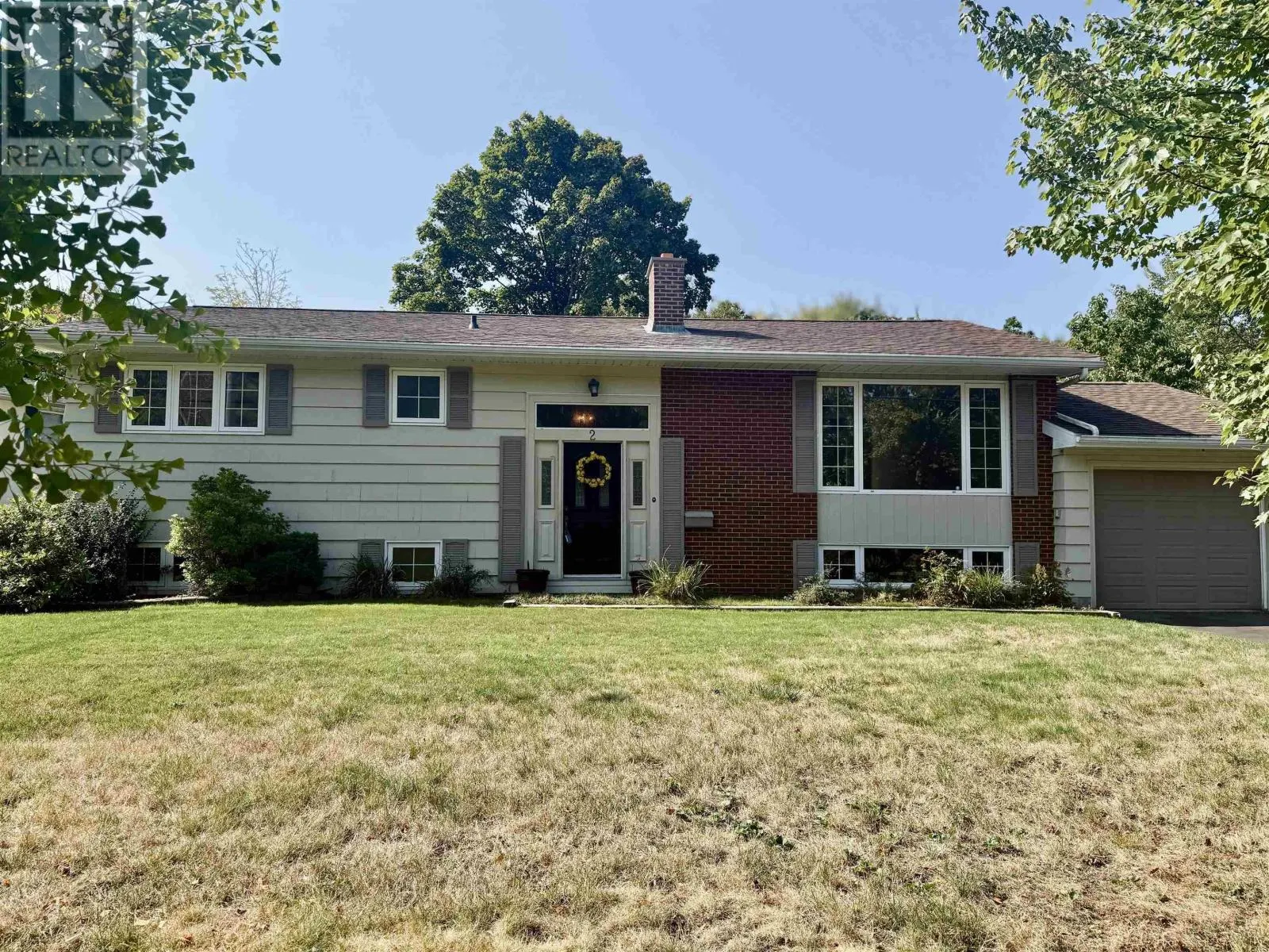 2 Laurentian Drive