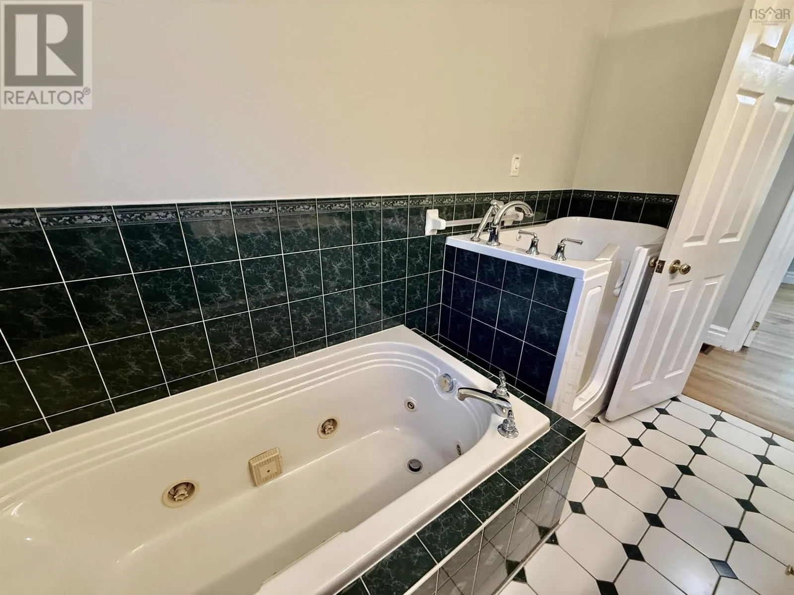 2 Laurentian Drive