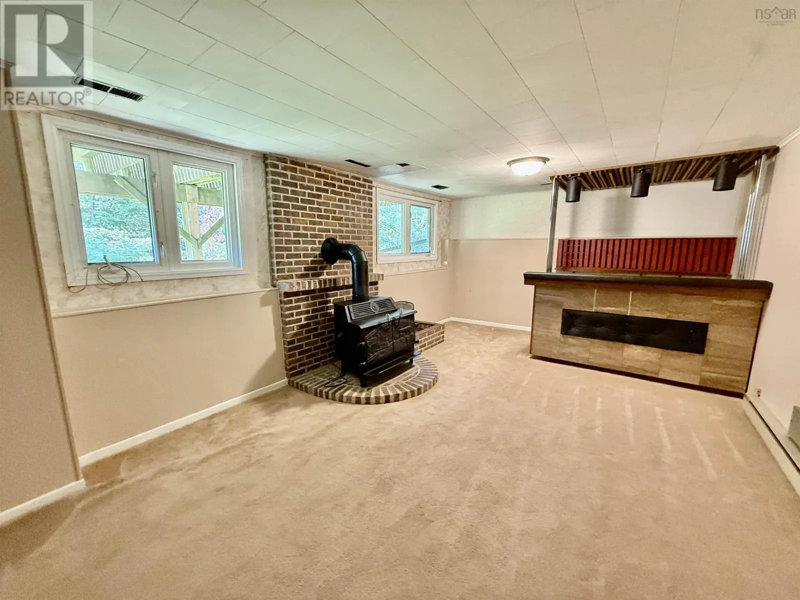 2 Laurentian Drive