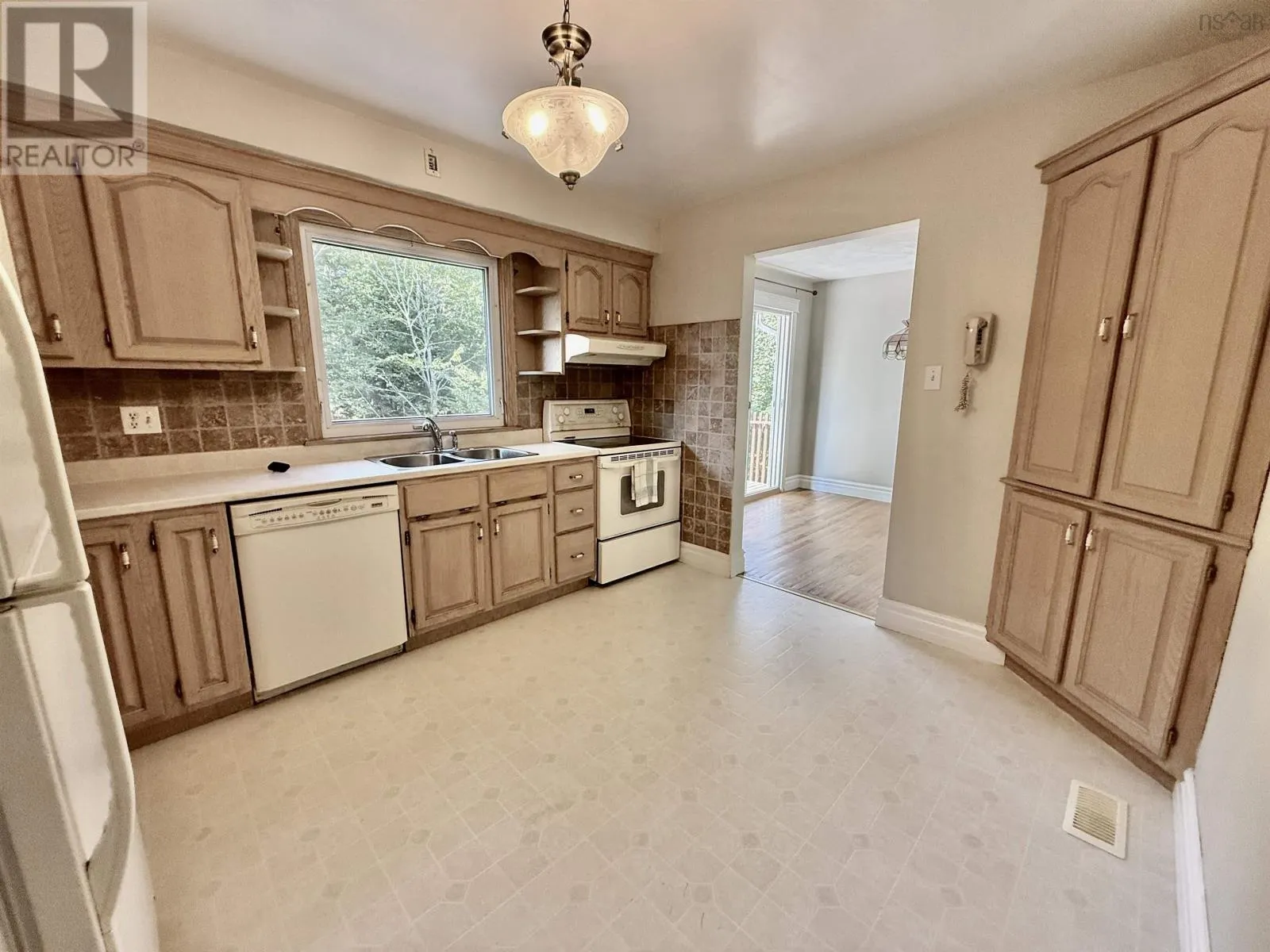 2 Laurentian Drive