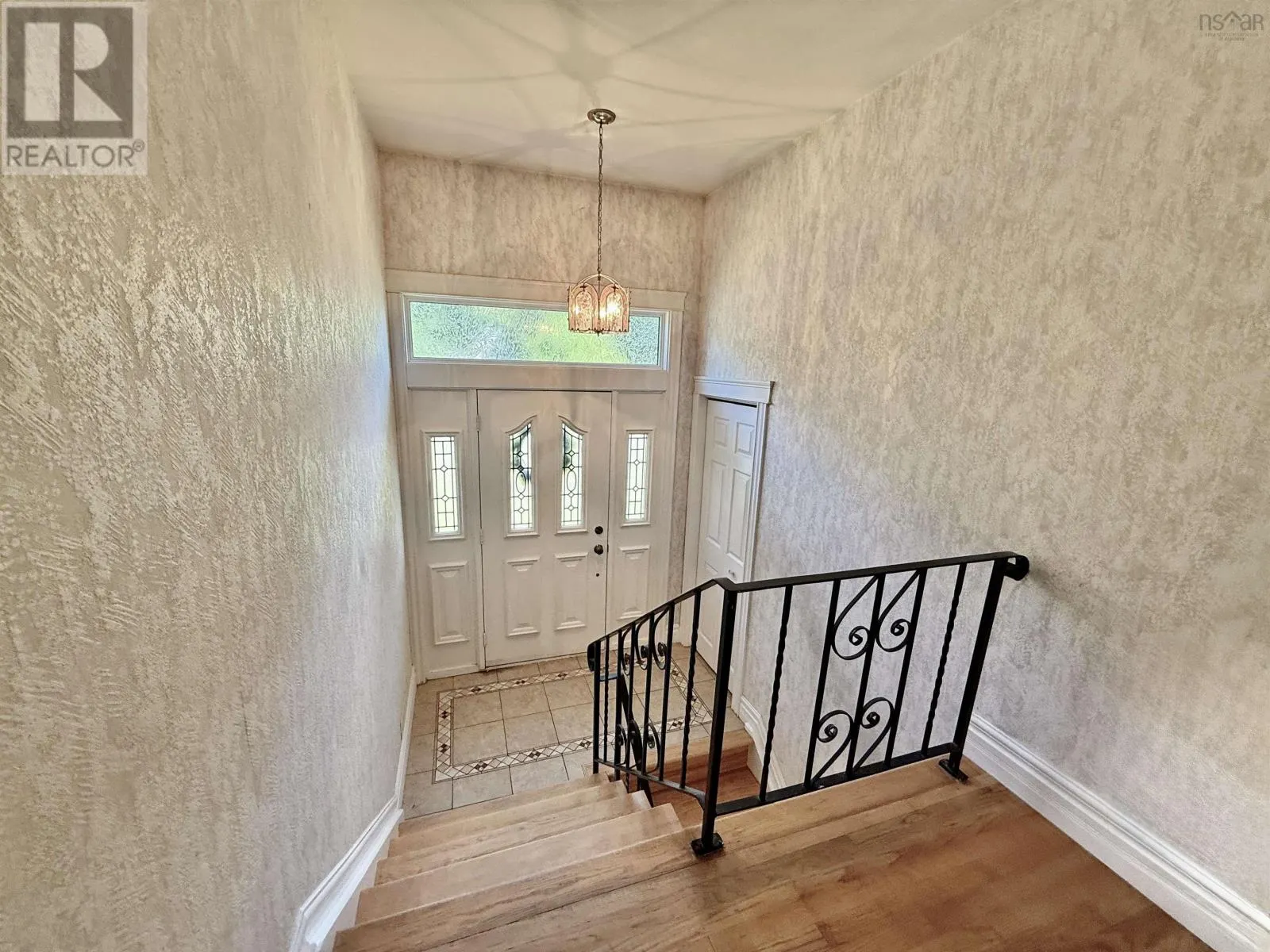 2 Laurentian Drive