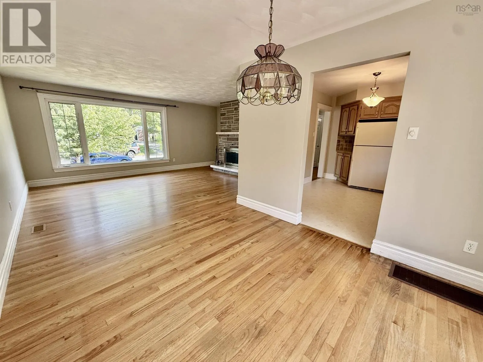 2 Laurentian Drive
