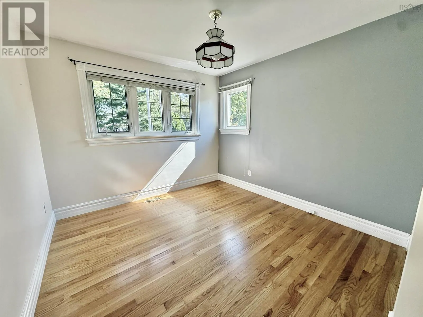 2 Laurentian Drive