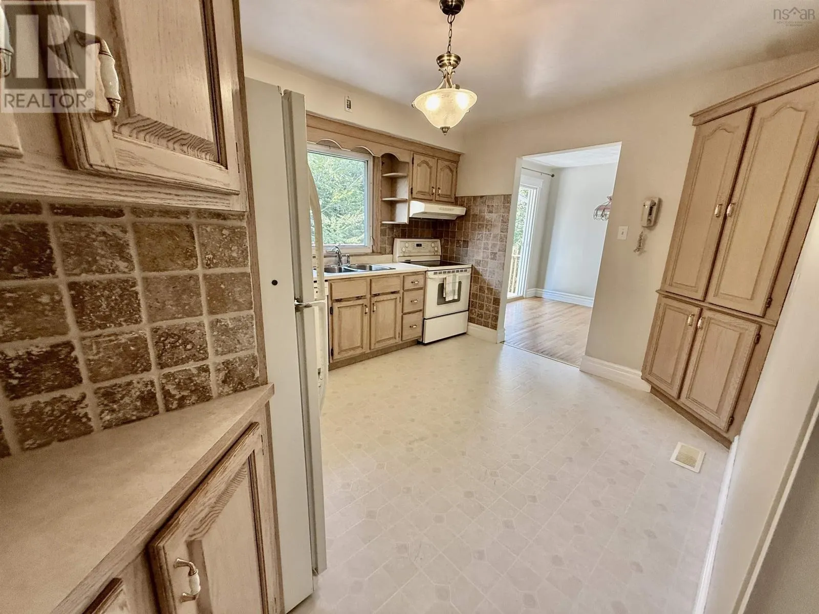 2 Laurentian Drive