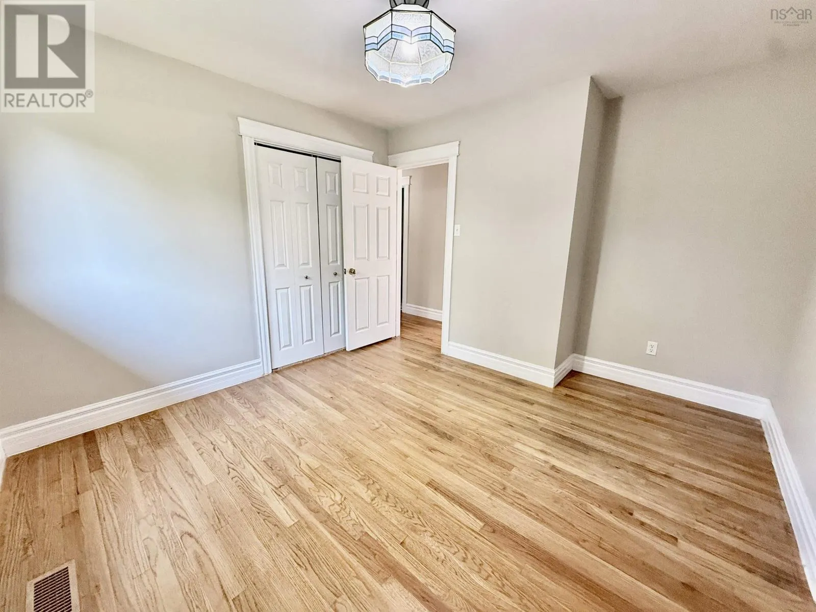 2 Laurentian Drive