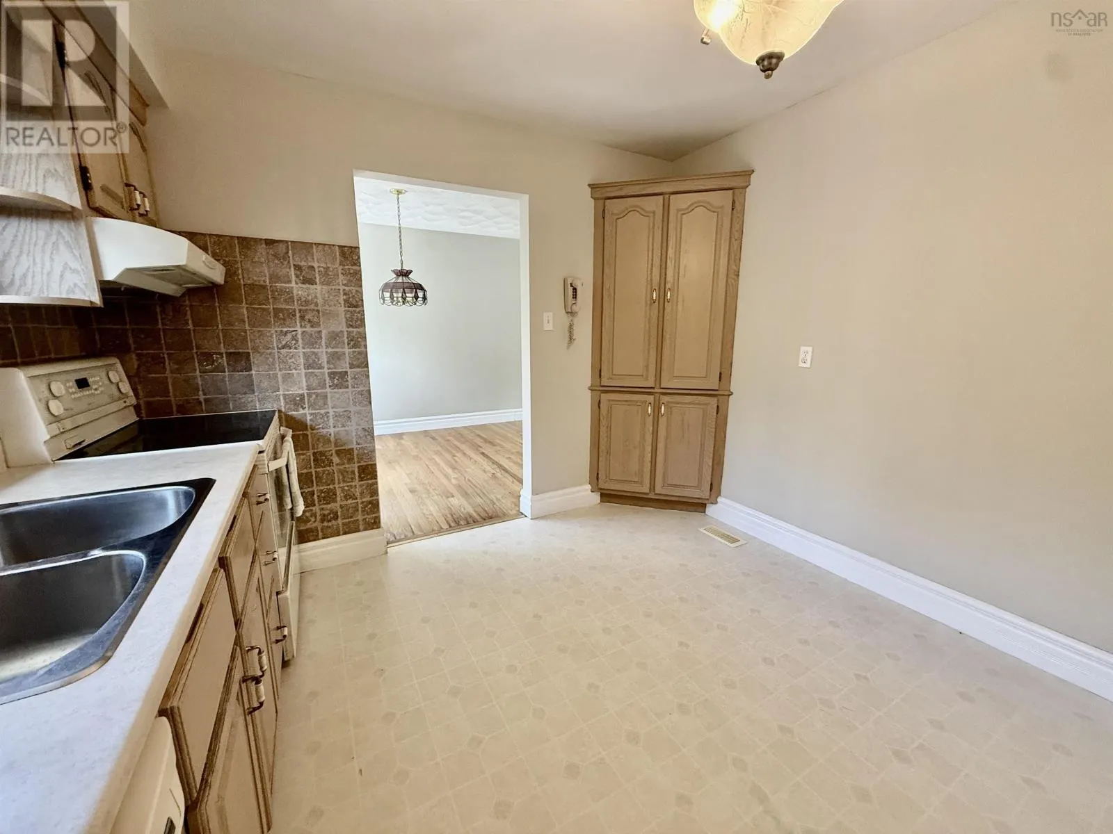 2 Laurentian Drive