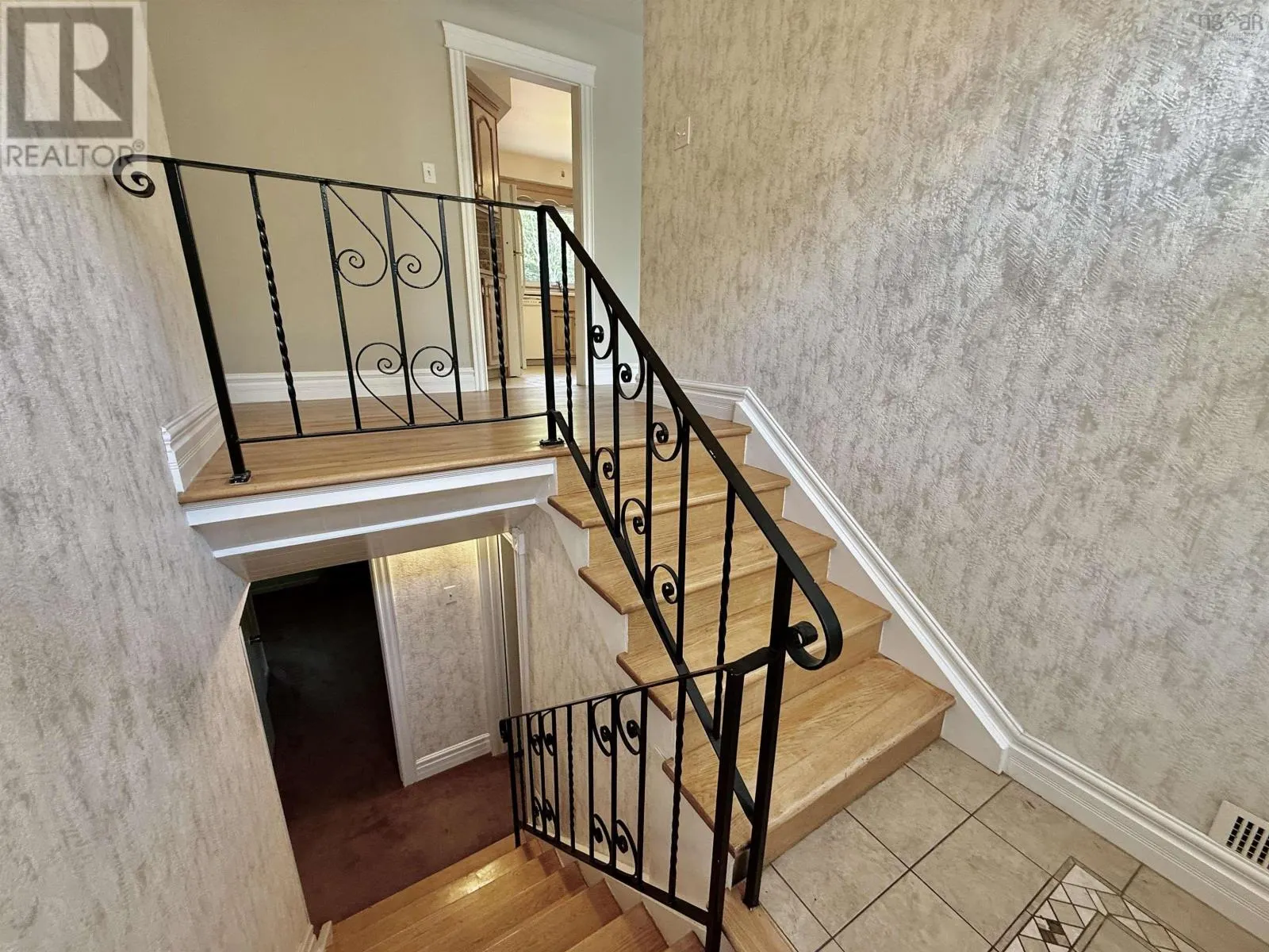 2 Laurentian Drive