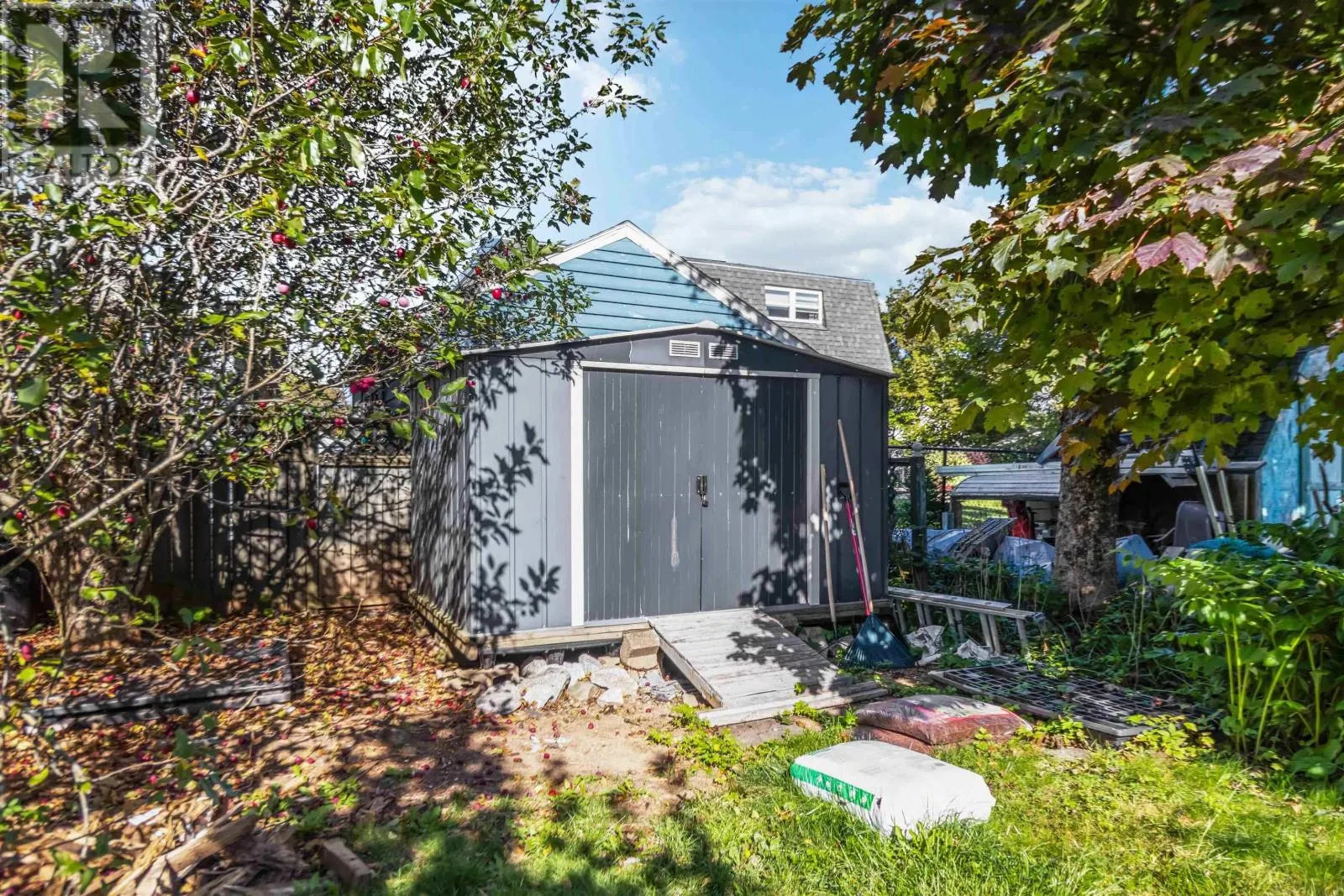 8 Devon Crescent