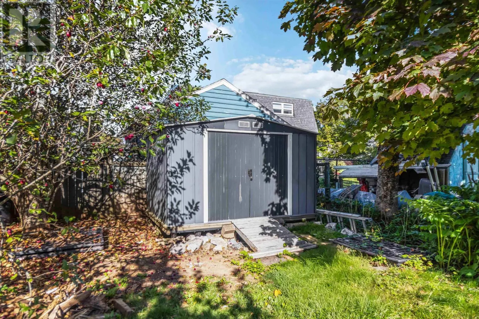 8 Devon Crescent