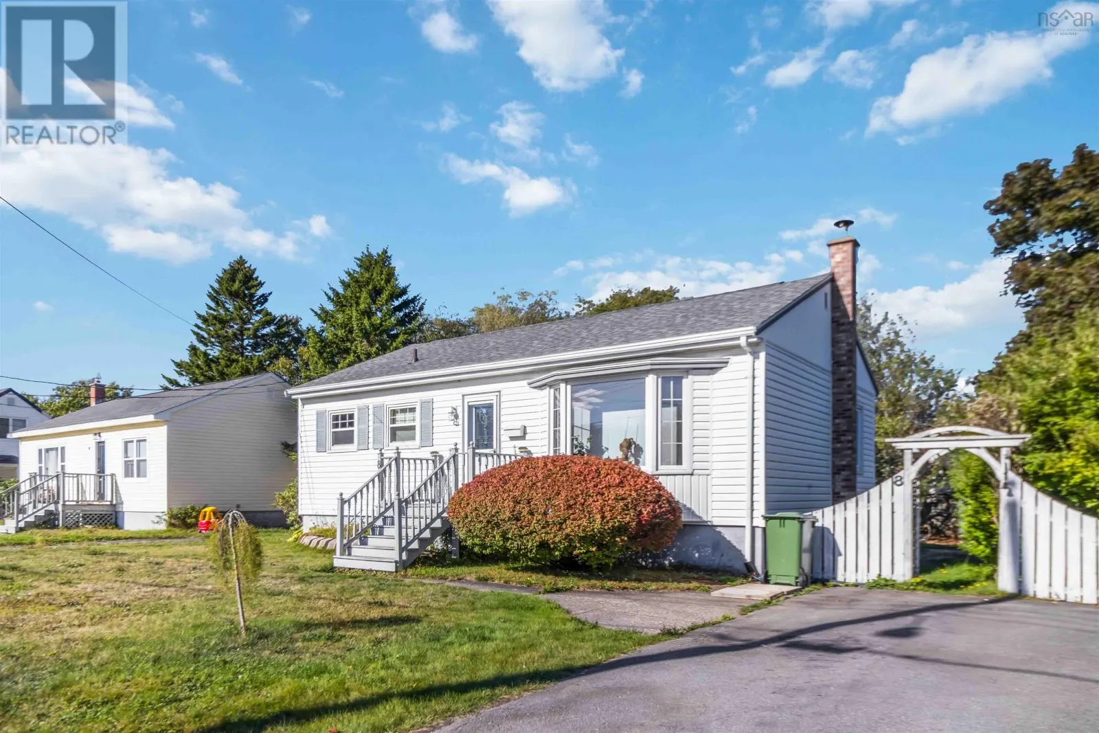 8 Devon Crescent