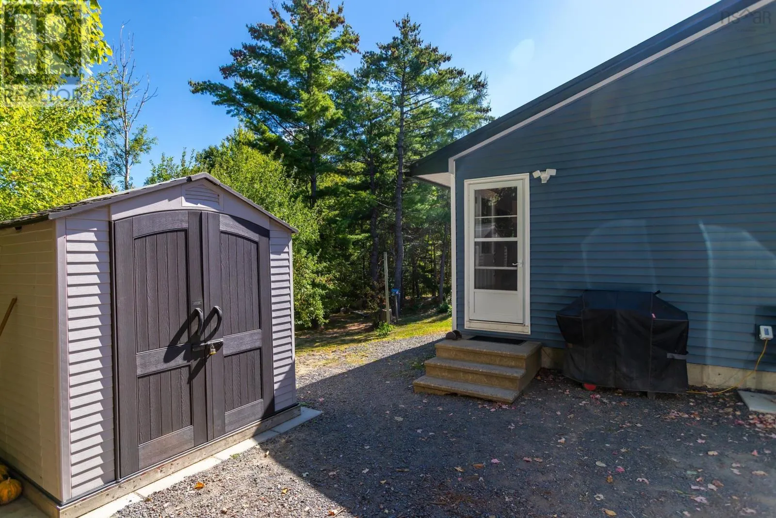 1136 Highway 8