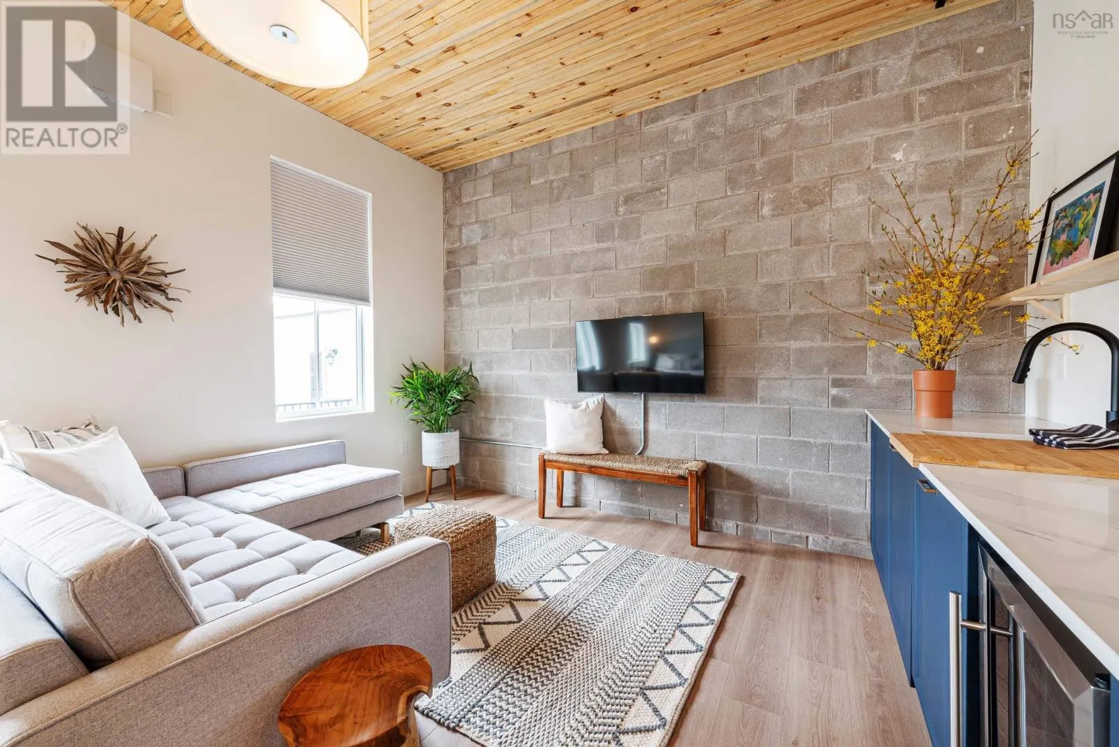 2851 Agricola Street