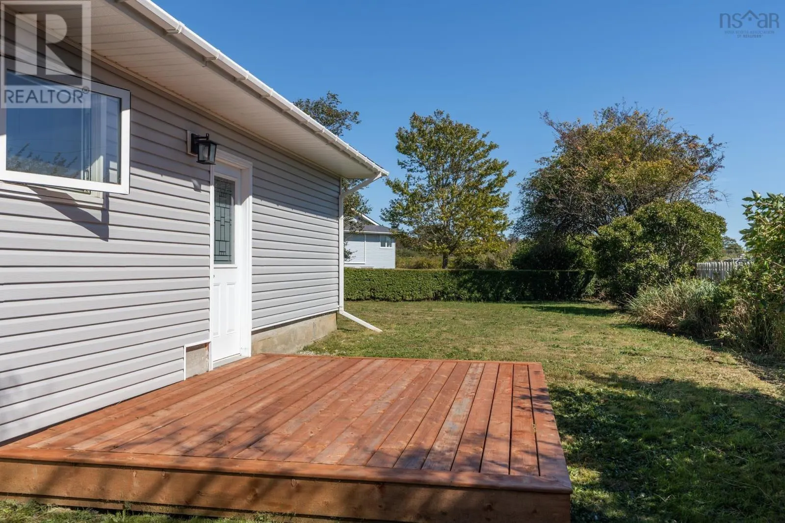 11 Hood Crescent