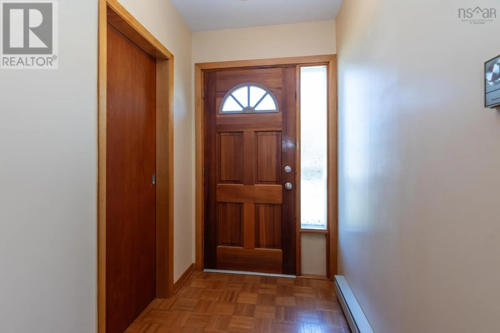11 Hood Crescent