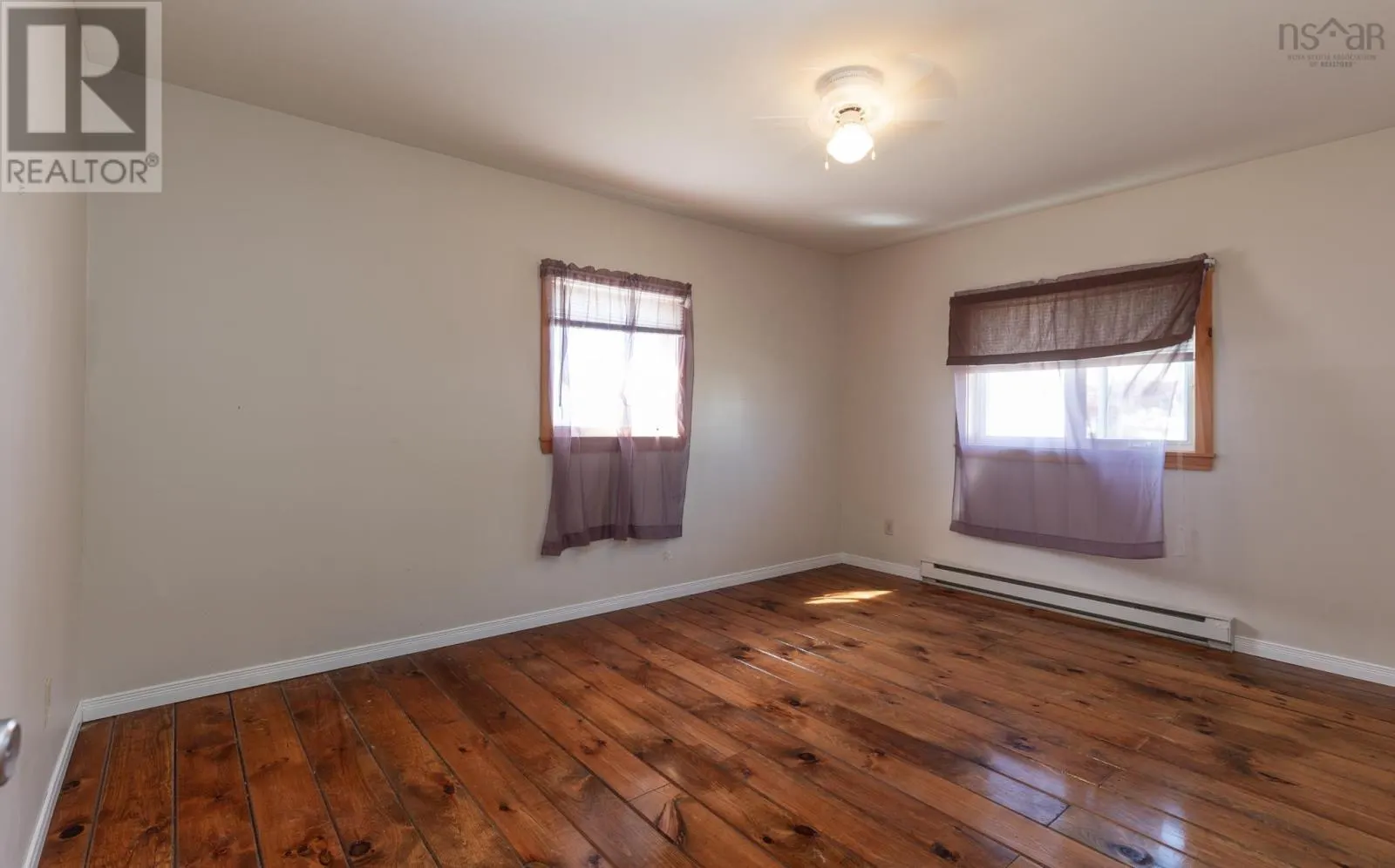 11 Hood Crescent