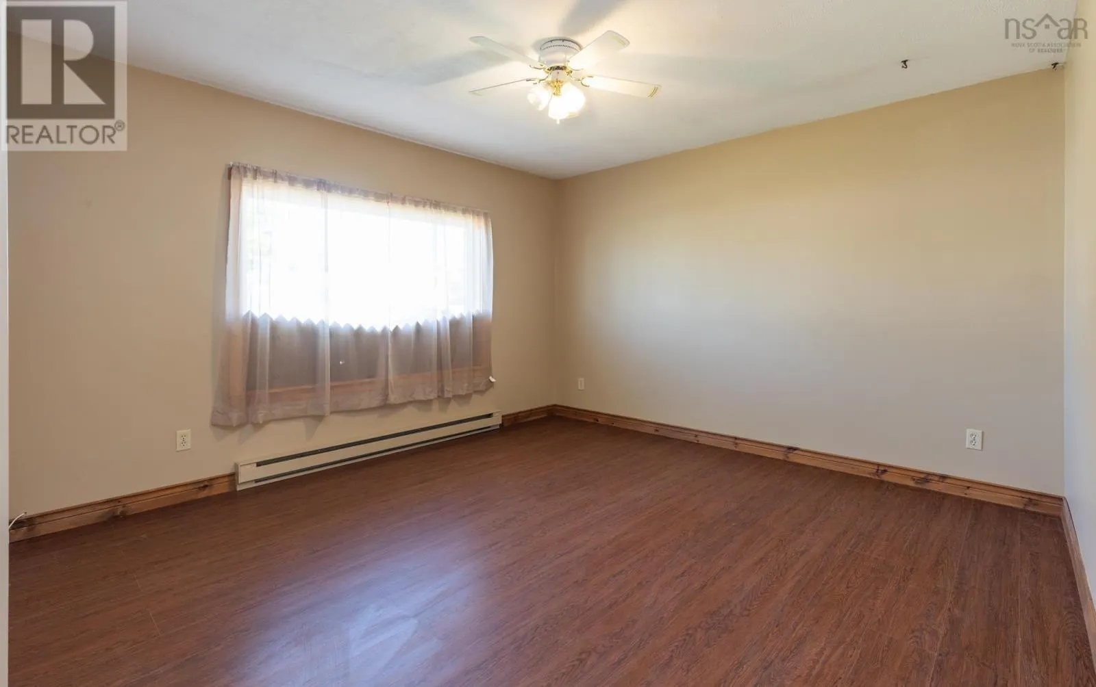 11 Hood Crescent