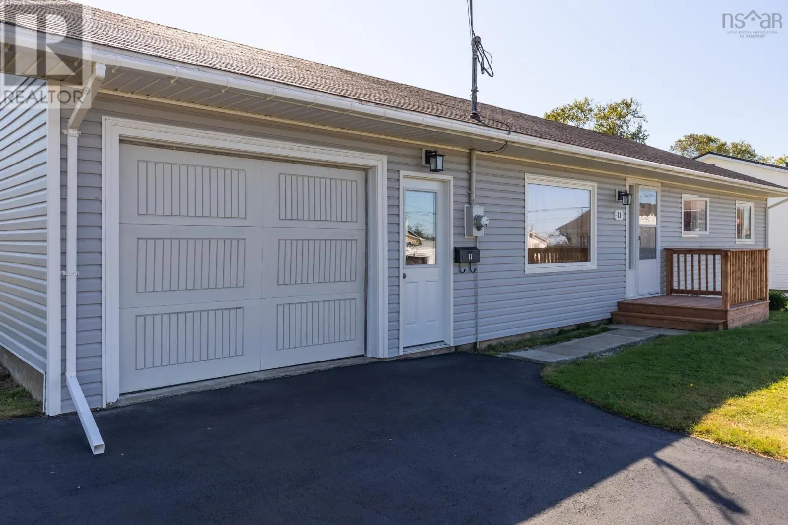 11 Hood Crescent
