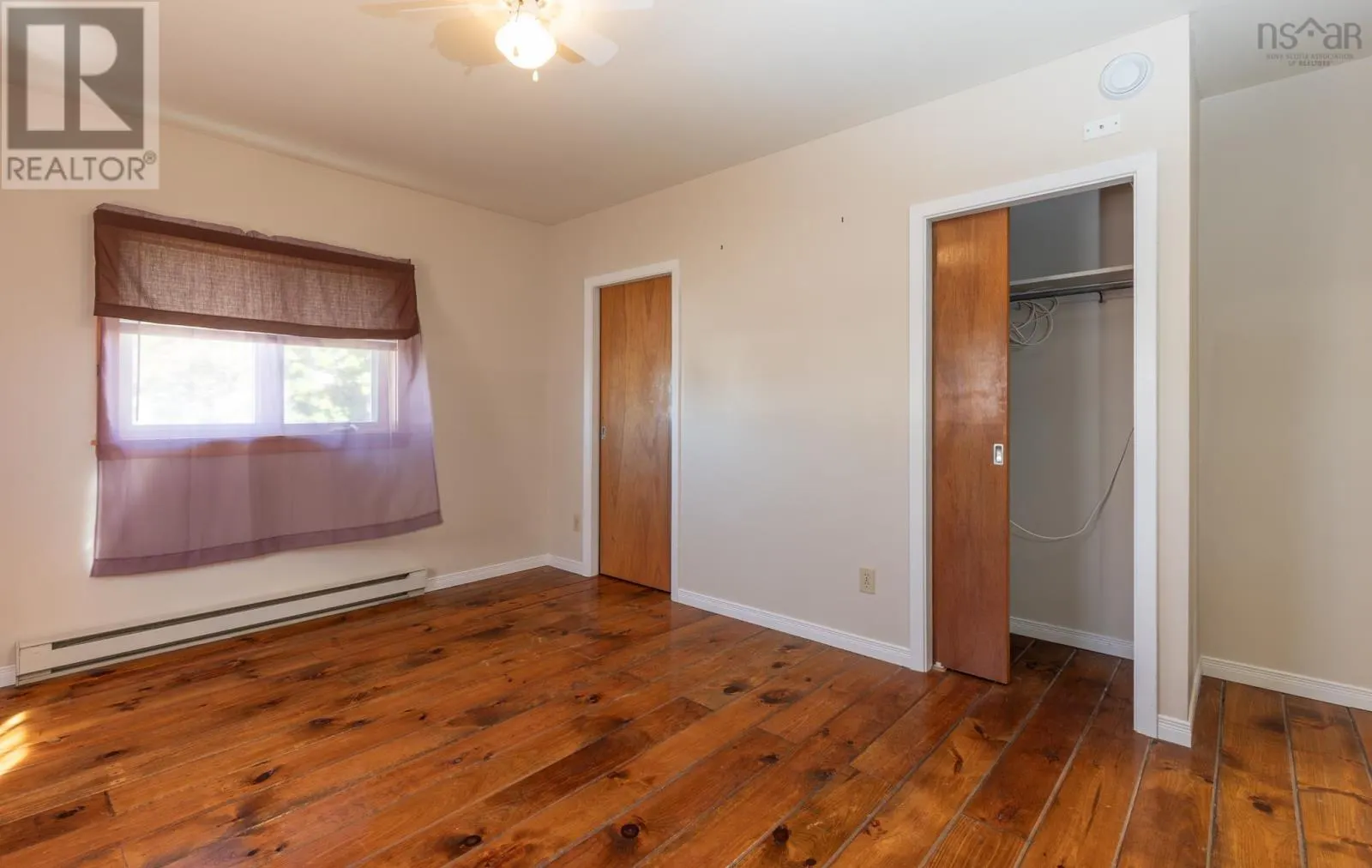 11 Hood Crescent