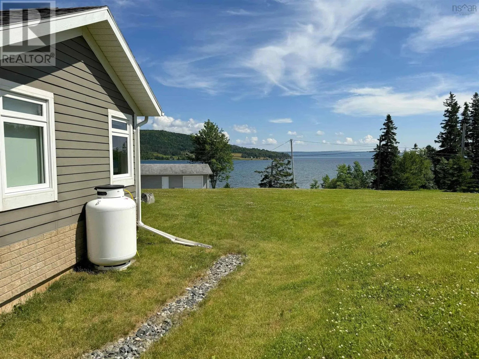 7 Bell Bay Way