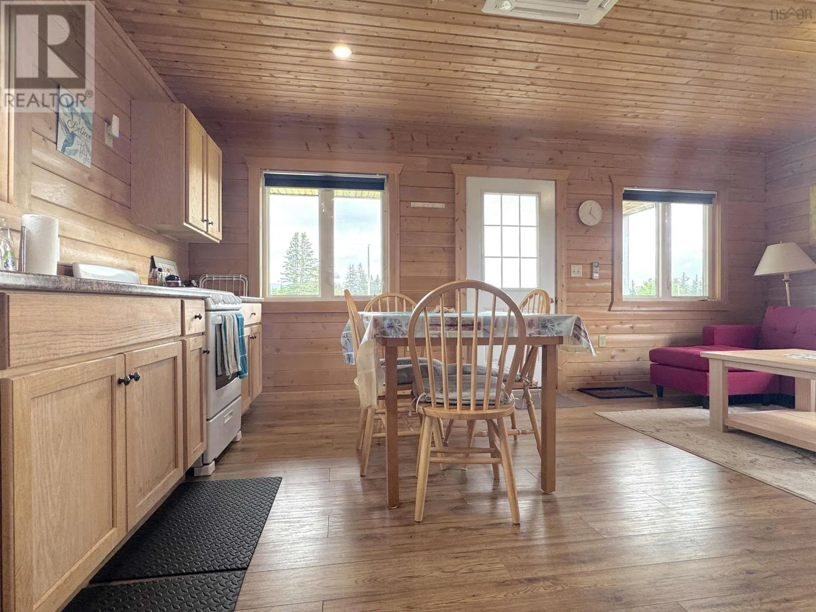 1047 West Side Middle River Road