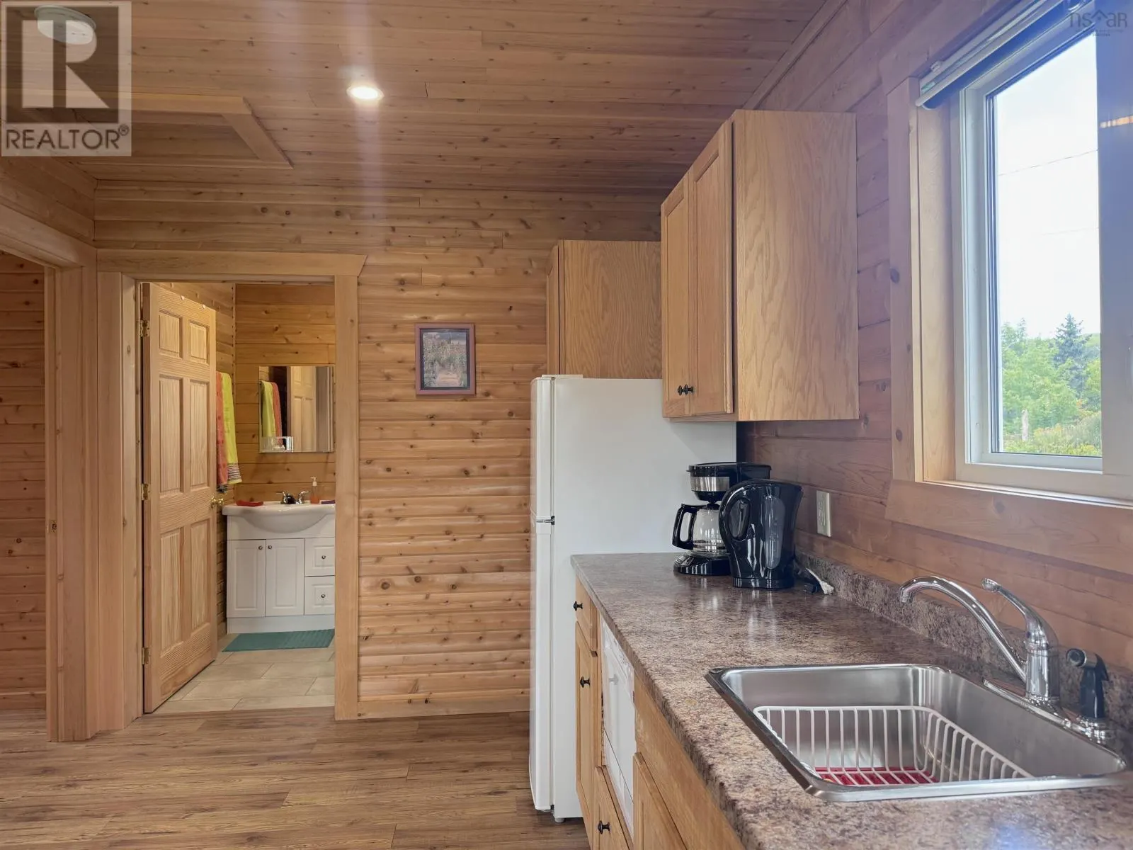 1047 West Side Middle River Road