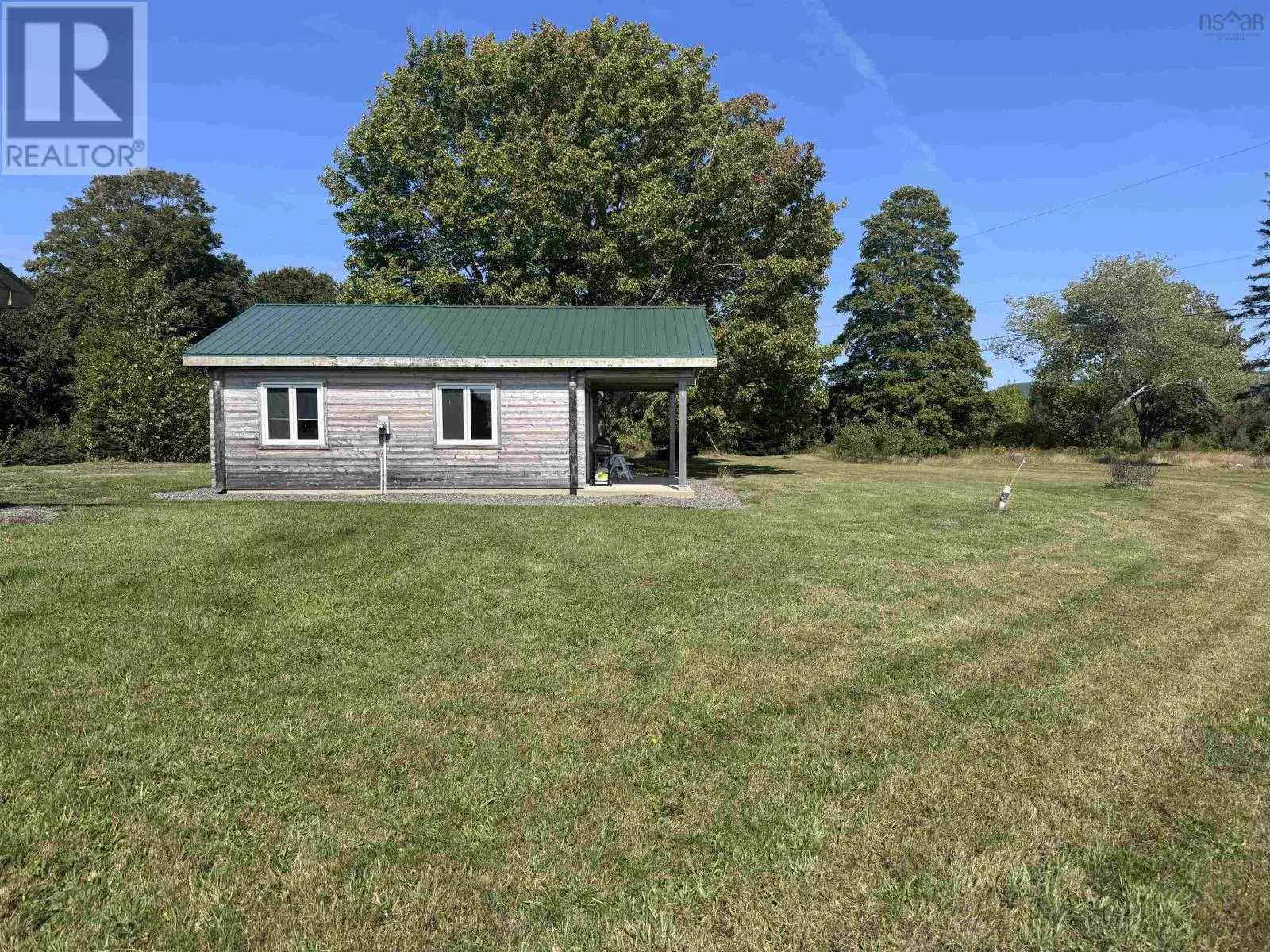 1047 West Side Middle River Road
