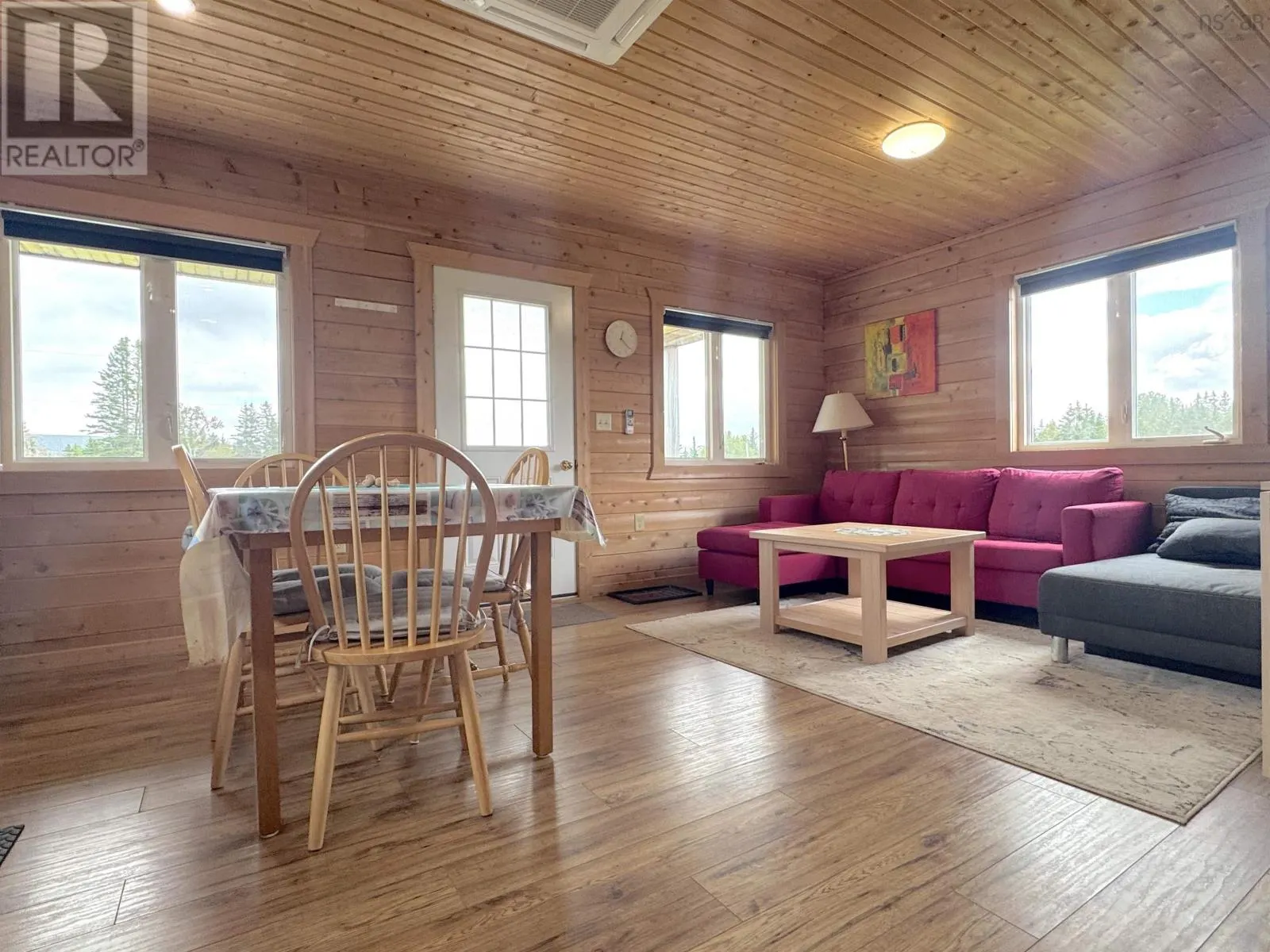 1047 West Side Middle River Road