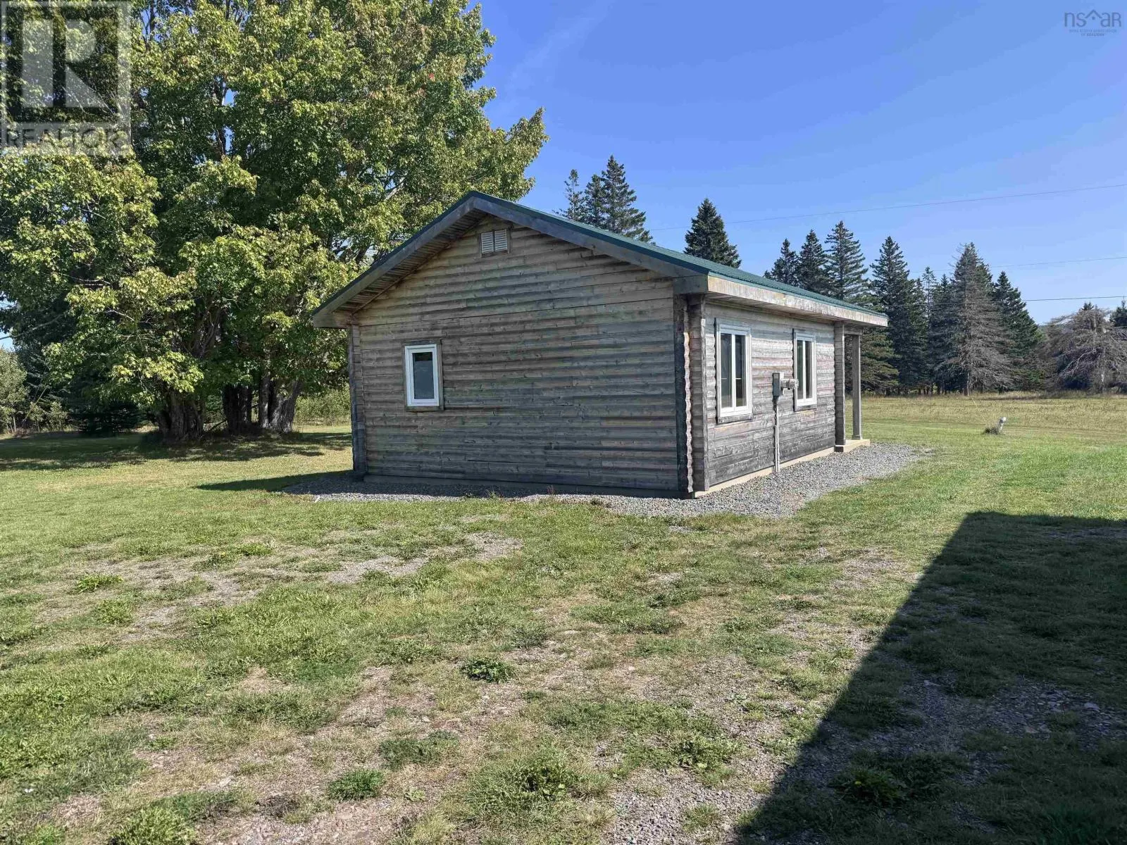 1047 West Side Middle River Road